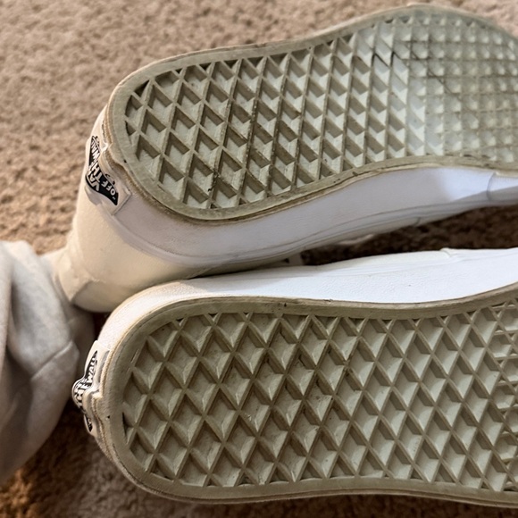 Vans - Picture 3 of 5